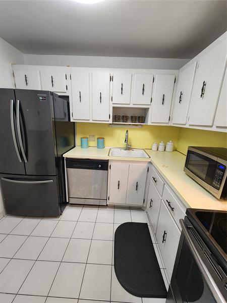Building Photo - 20379 W Country Club Dr