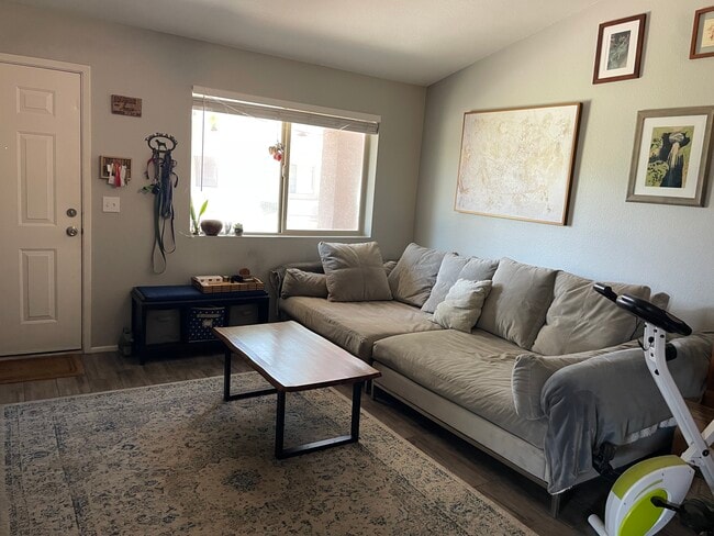 Building Photo - 726 S Nebraska St