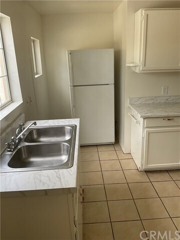 Building Photo - 4091 Linwood Pl