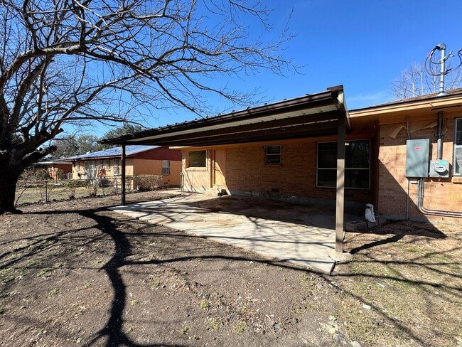 Building Photo - 1108 Duvall Dr