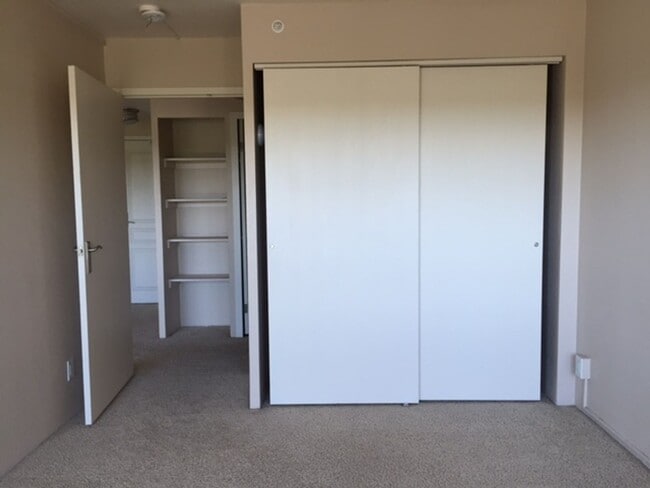 Building Photo - 1 Bedroom at Citywalk Downtown with Utilities Included!!