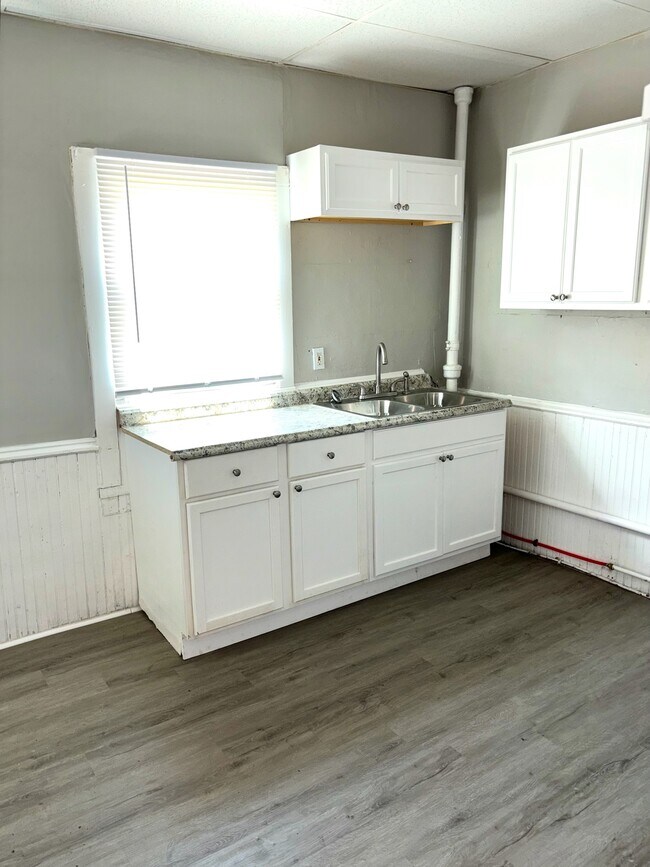 Building Photo - 2826 Saint Xavier St