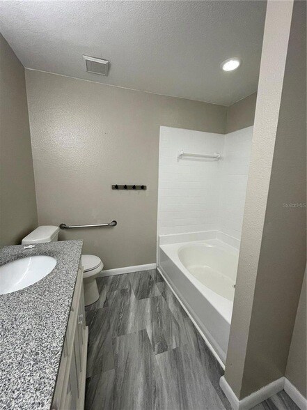 Building Photo - 7218 E Bank Dr