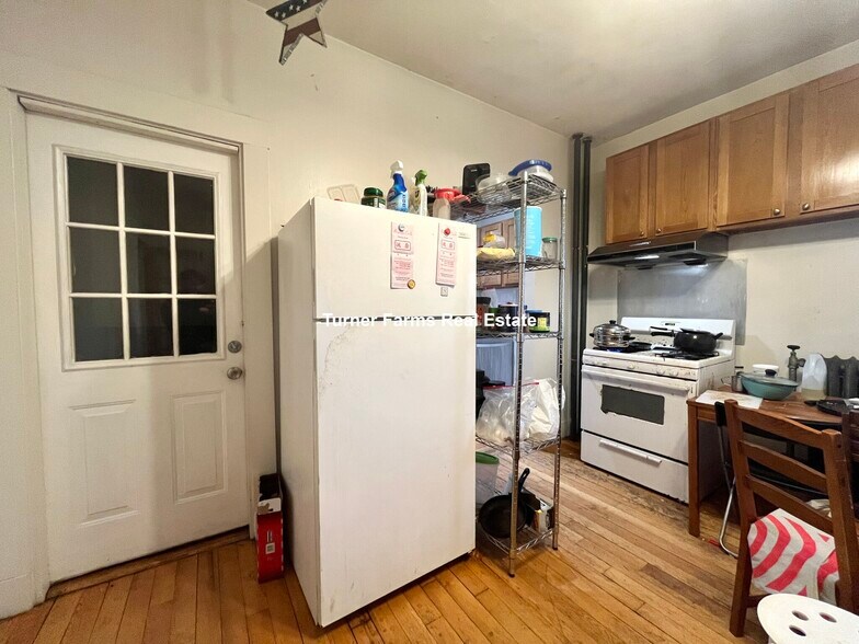 Building Photo - 16 Copenger St