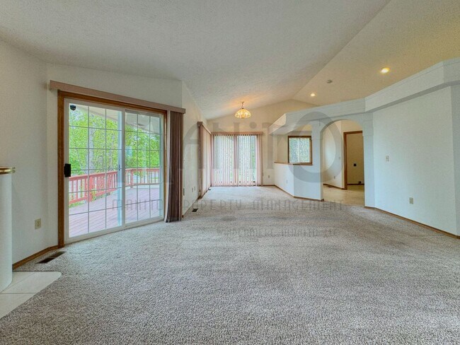 Building Photo - **COMING SOON** Sprawling Glenngrae Gated Community