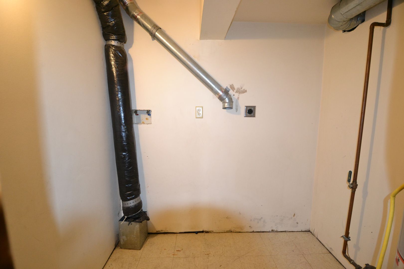 Building Photo - 1115 N Duluth Ave