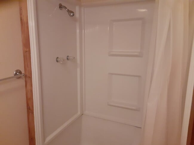 Building Photo - 308-302 E Park St