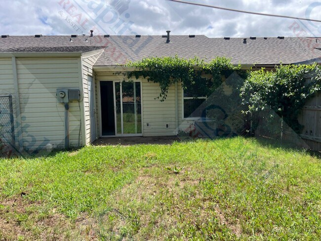 Building Photo - 1322 Glen Oaks Ct