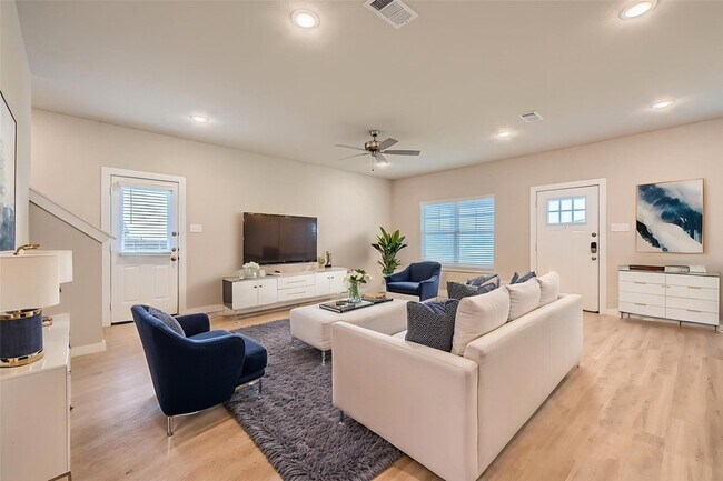 Building Photo - 4505 Oatman Dr