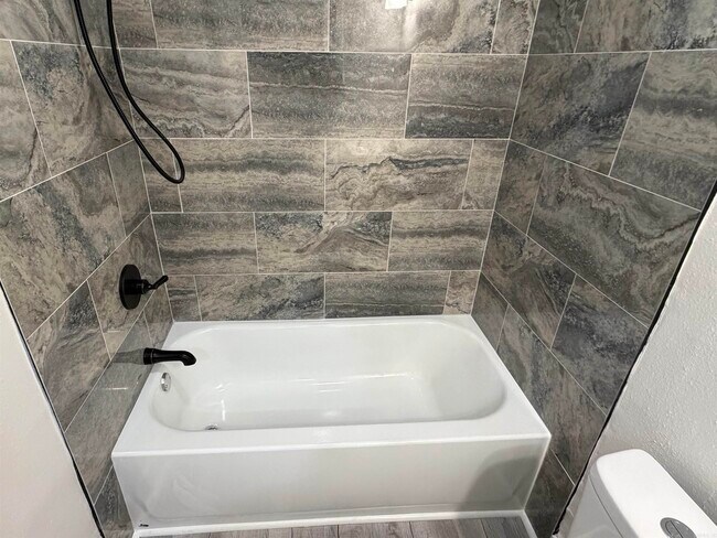 Building Photo - 809 Palmer Ave