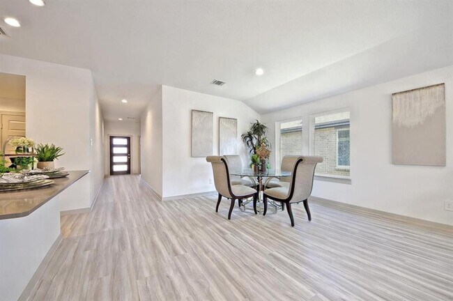 Building Photo - 6902 Telford Holw Trl
