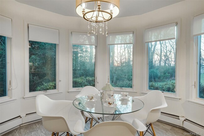 Building Photo - 1041 Glen Cove Ave