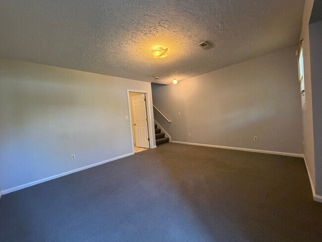 Building Photo - 8325 Beacon Pl