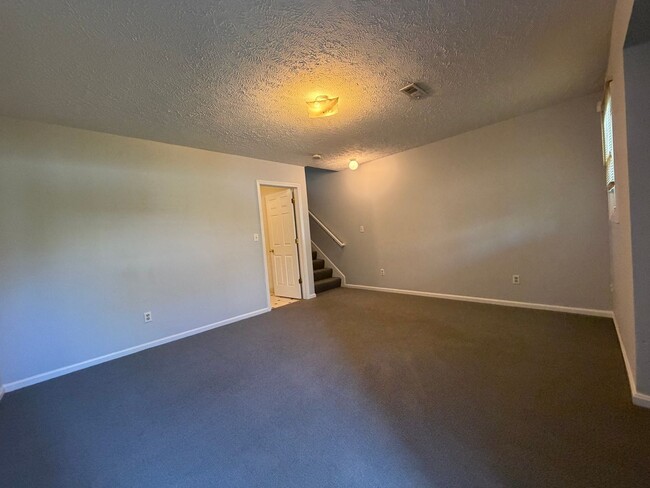 Building Photo - Location, Convenience & Comfort – Steps from Cleveland Clinic!