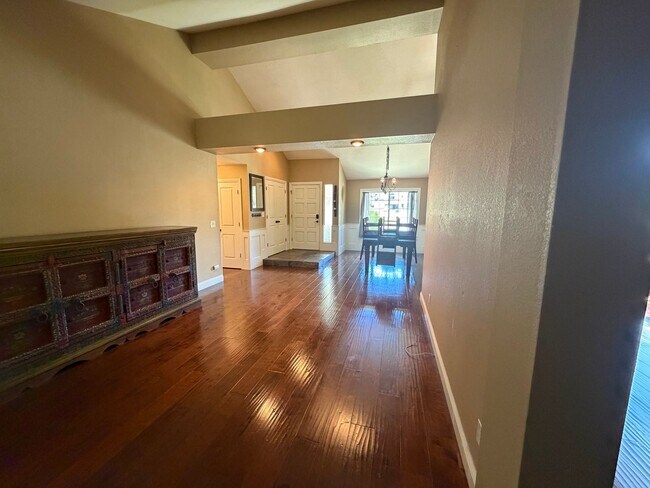 Building Photo - 2461 Bay Hill Cir