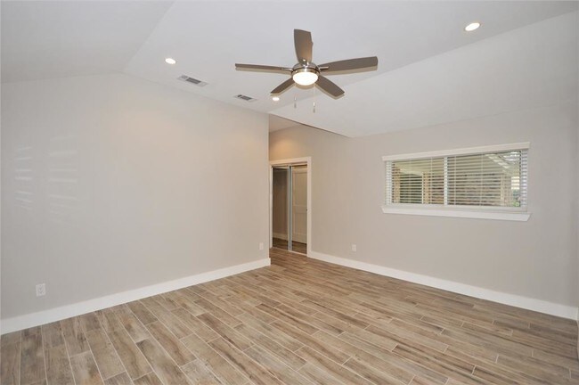 Building Photo - 3515 Linwood St