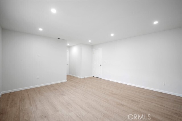 Building Photo - 16942 Kinzie St
