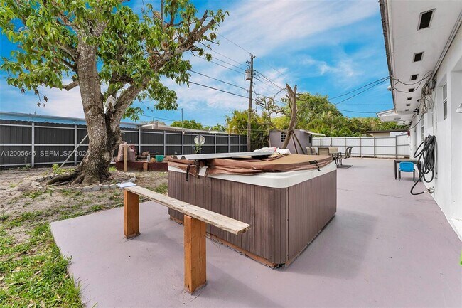 Building Photo - 9750 SW 74th St