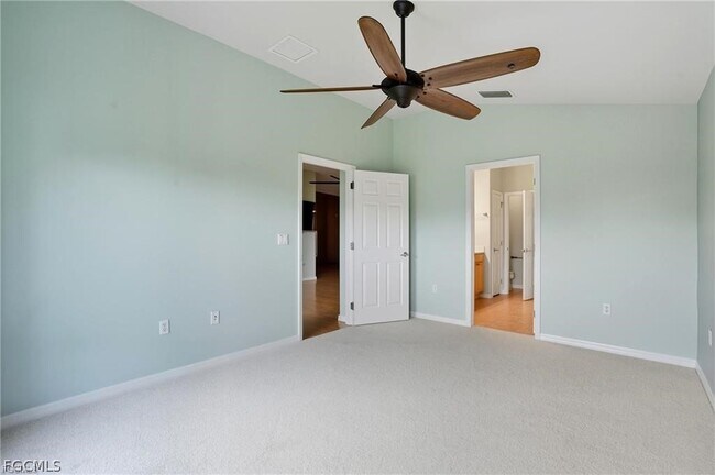 Building Photo - 2427 Woodbourne Pl