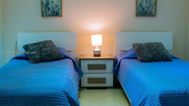 Building Photo - 1830 S Ocean Dr