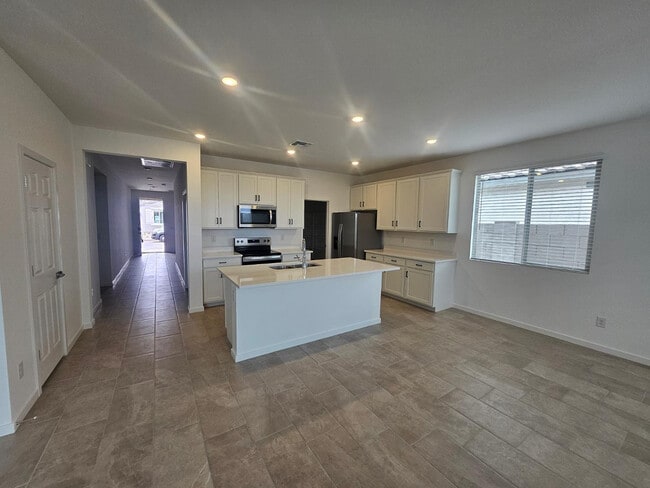 Building Photo - 548 Fremont Pass