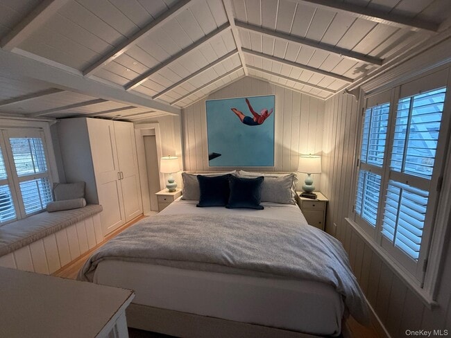 Building Photo - 335 Centre Island Rd