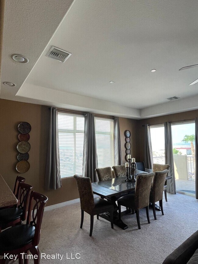 Building Photo - 3 br, 3 bath House - 3575 McCormick Blvd D201
