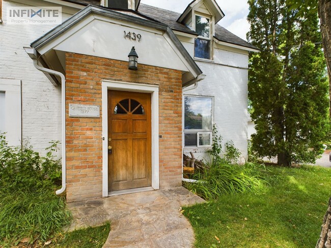 Building Photo - Upper Unit in Historic Home