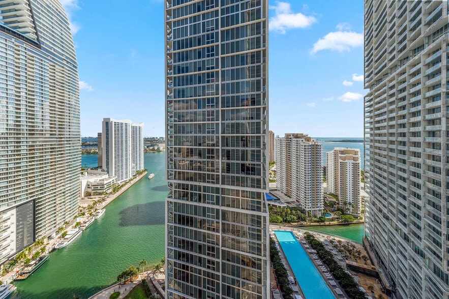 Building Photo - 485 Brickell Ave