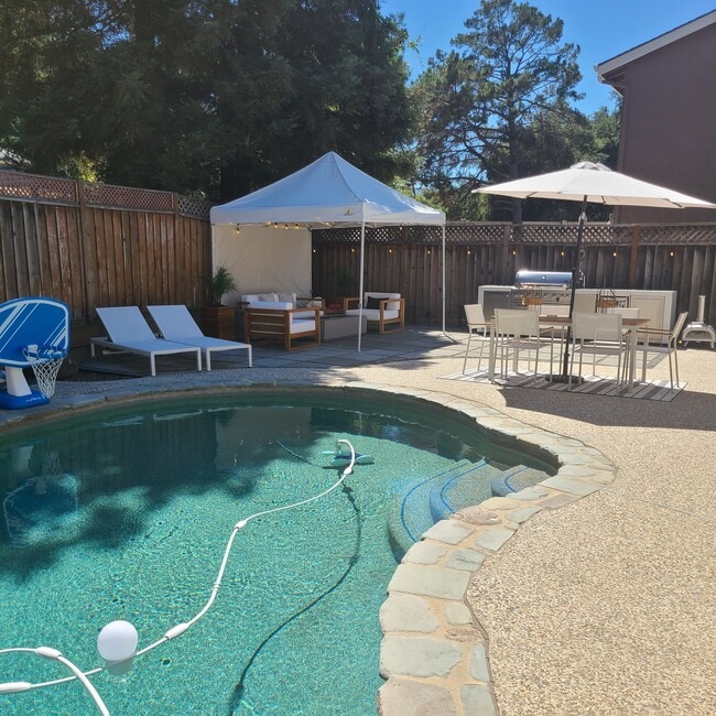 Building Photo - 460 Century Cross Ct