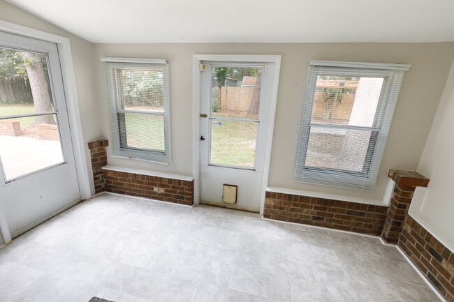 Building Photo - 606 Hilliard Dr