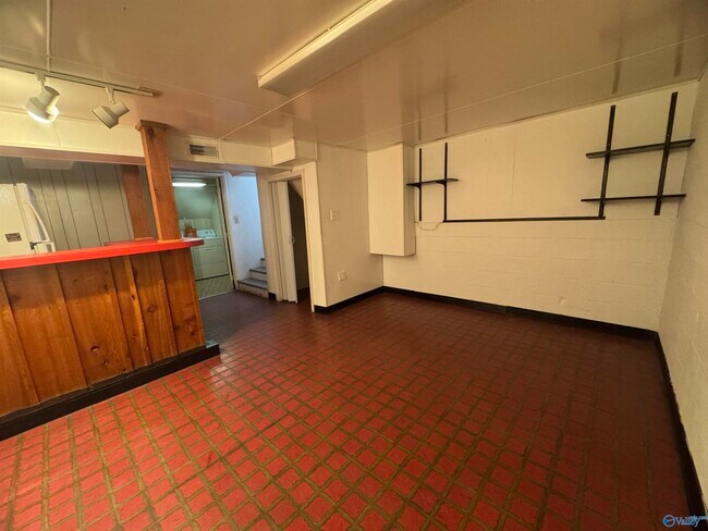 Building Photo - 9904 Willow Cove Rd SE