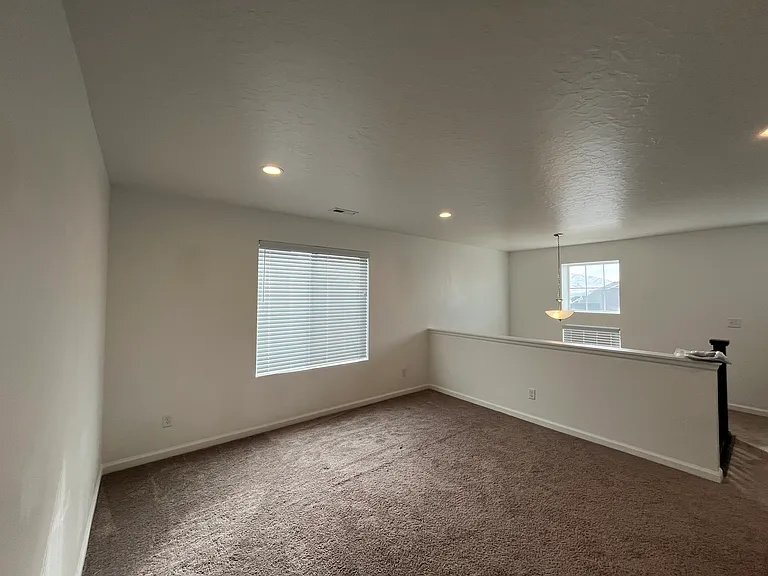 Building Photo - 2042 N Elderberry Dr