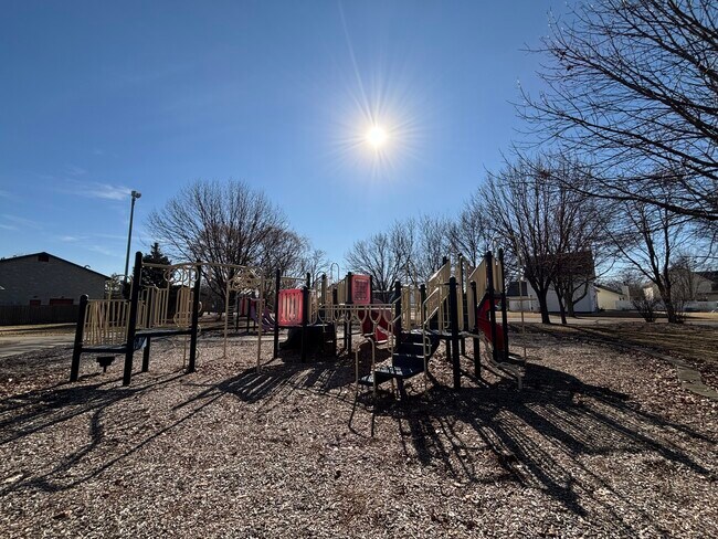 Building Photo - 1416 Finch Dr