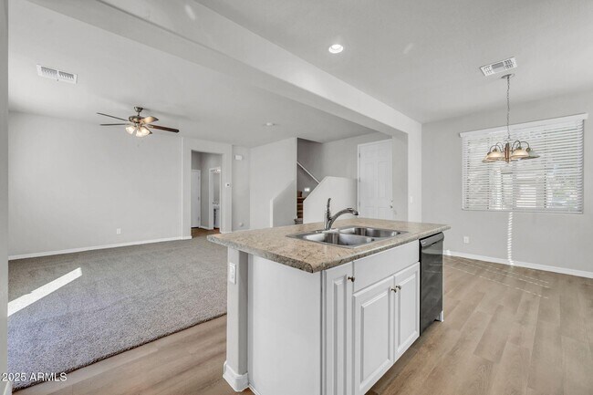 Building Photo - 935 E Agua Fria Ln