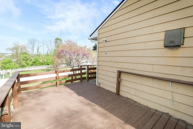 Building Photo - 103 Waelchli Ave