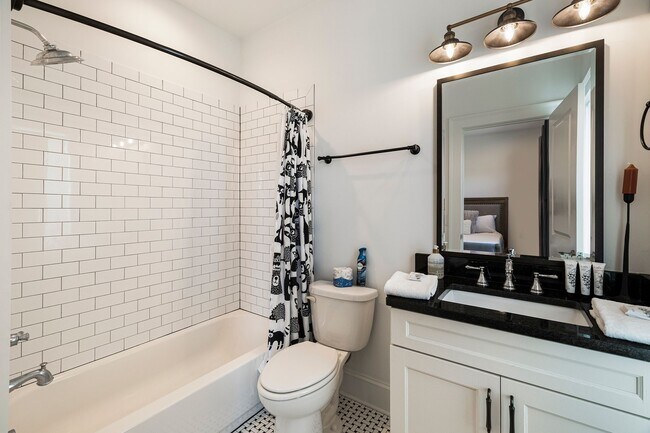 Building Photo - 456 Altamaha St