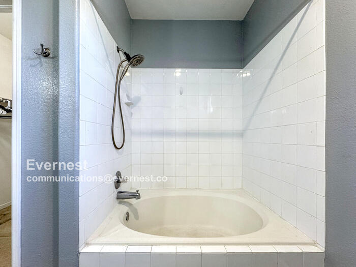 Building Photo - 18024 Becket Dr