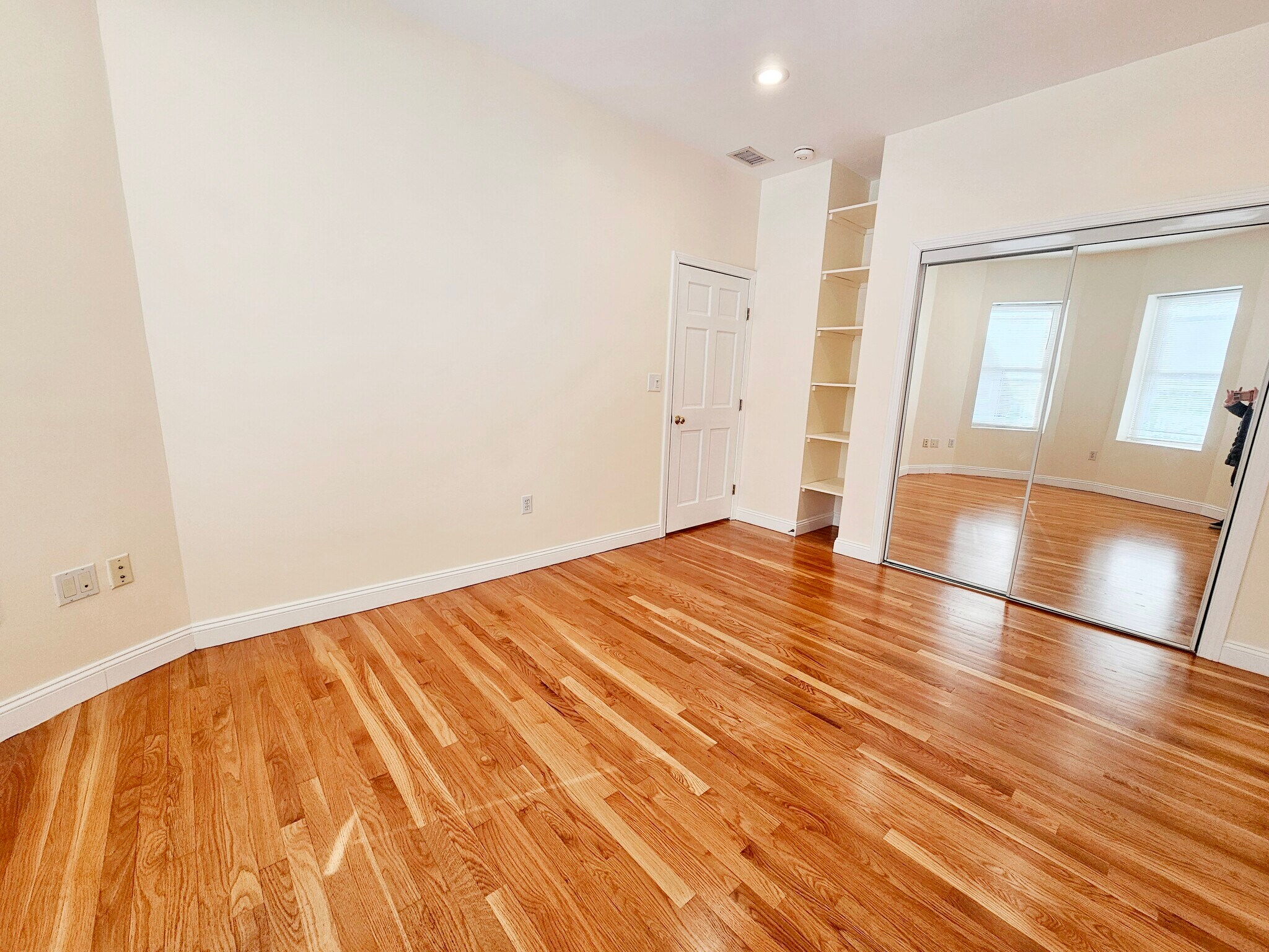 Building Photo - 1803 Beacon St