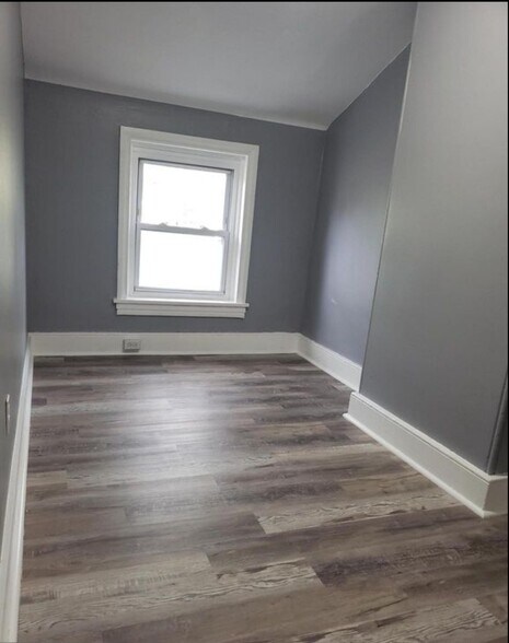Bedroom - 38 E Chestnut St