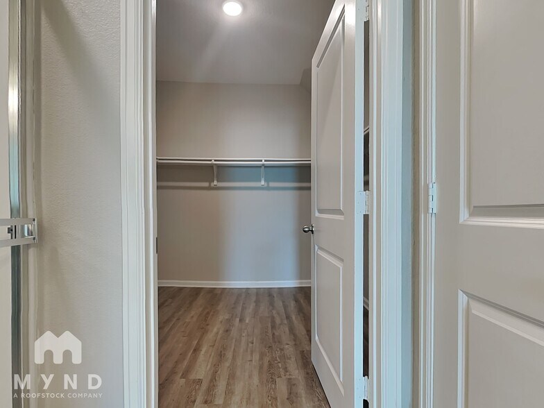 Building Photo - 1033 Water Oak Ln