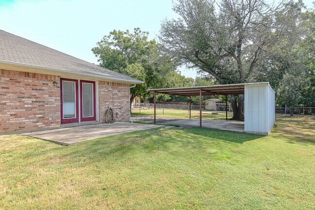 Building Photo - Nice Three Bedroom Duplex in Commerce in a...
