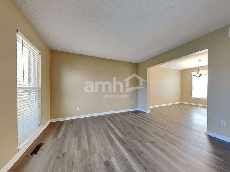 Building Photo - 1441 Scenic River Dr