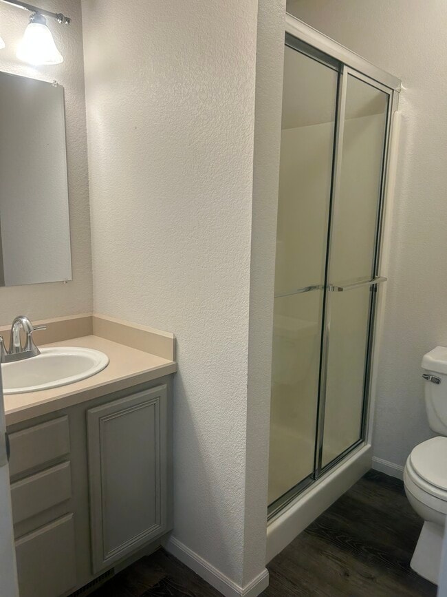 Bathroom 2 main floor - 3716 Decathlon Pky