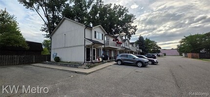 Building Photo - 38604 Meadowdale St