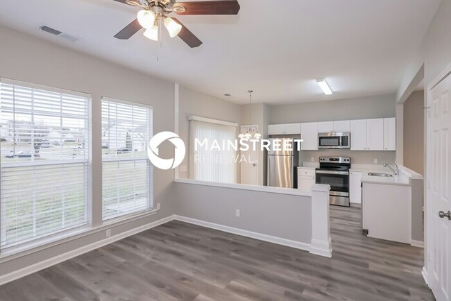 Building Photo - 2417 Sawyer Dr
