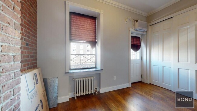 Building Photo - 724 Tenth Avenue