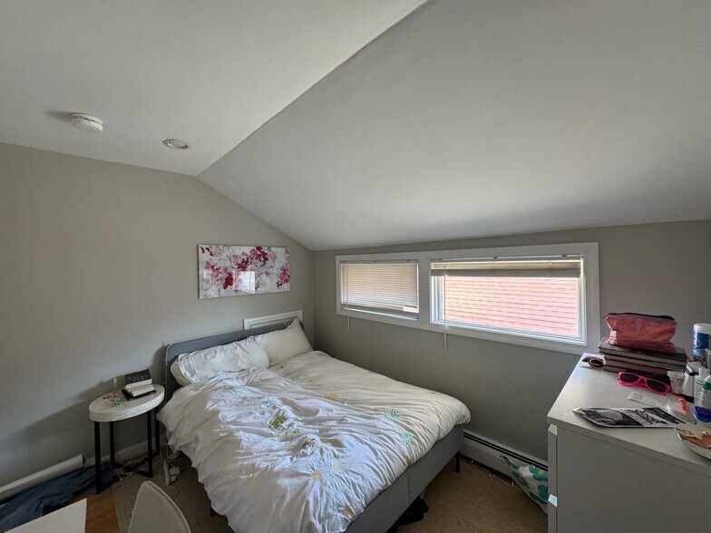 Building Photo - 20 Benton Rd