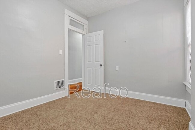 Building Photo - 1458 Bryden Rd