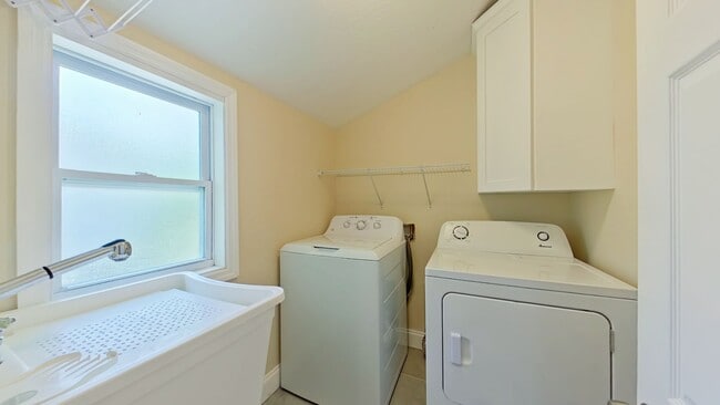 Building Photo - Beautiful 2 Bedroom Home in San Marco read...